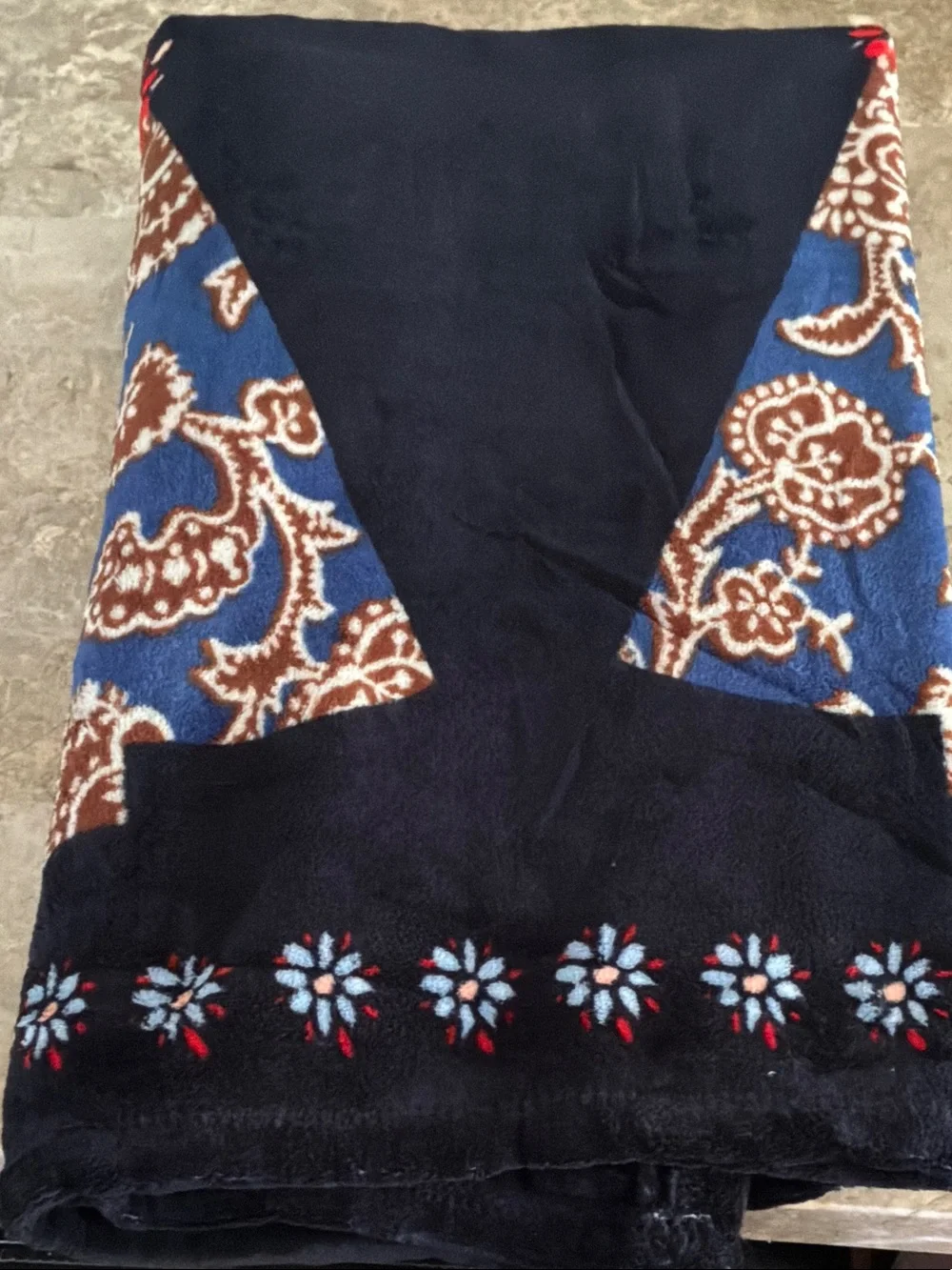 VERA BRADLEY Holiday Tree Pattern Navy Throw Blanket